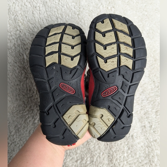 KEEN Kid Sandals Size 9 Gray And Red Color Machine Washable - Picture 6 of 7